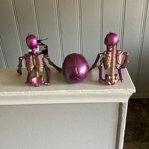 Set of 3- 2- 18” Metallic Finish Hanging Skeltons & GLOW IN THE DARK Skull 💀 - Picture 17 of 17